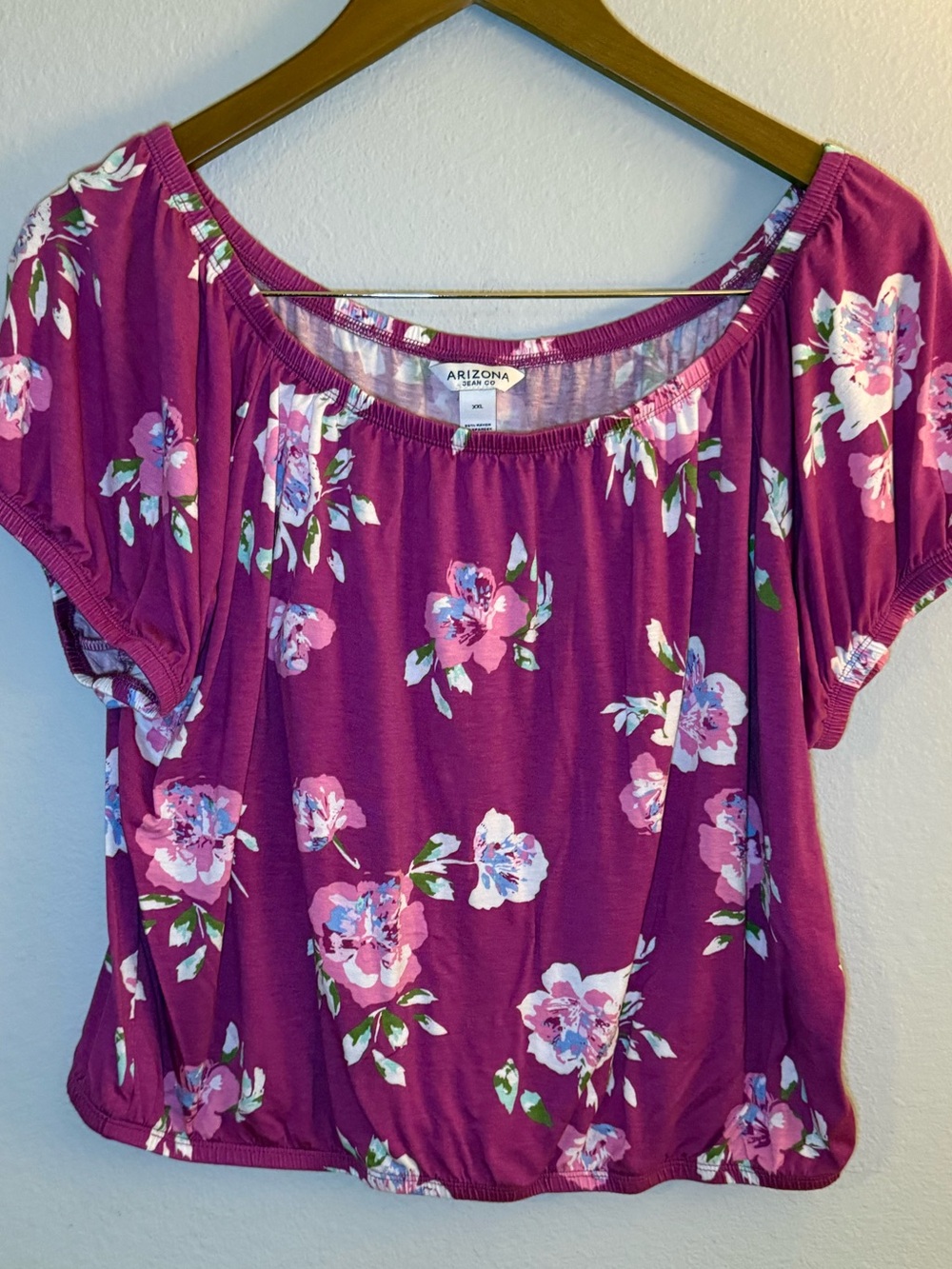 Arizona Jean Company Magenta Floral Scoop Neck Top